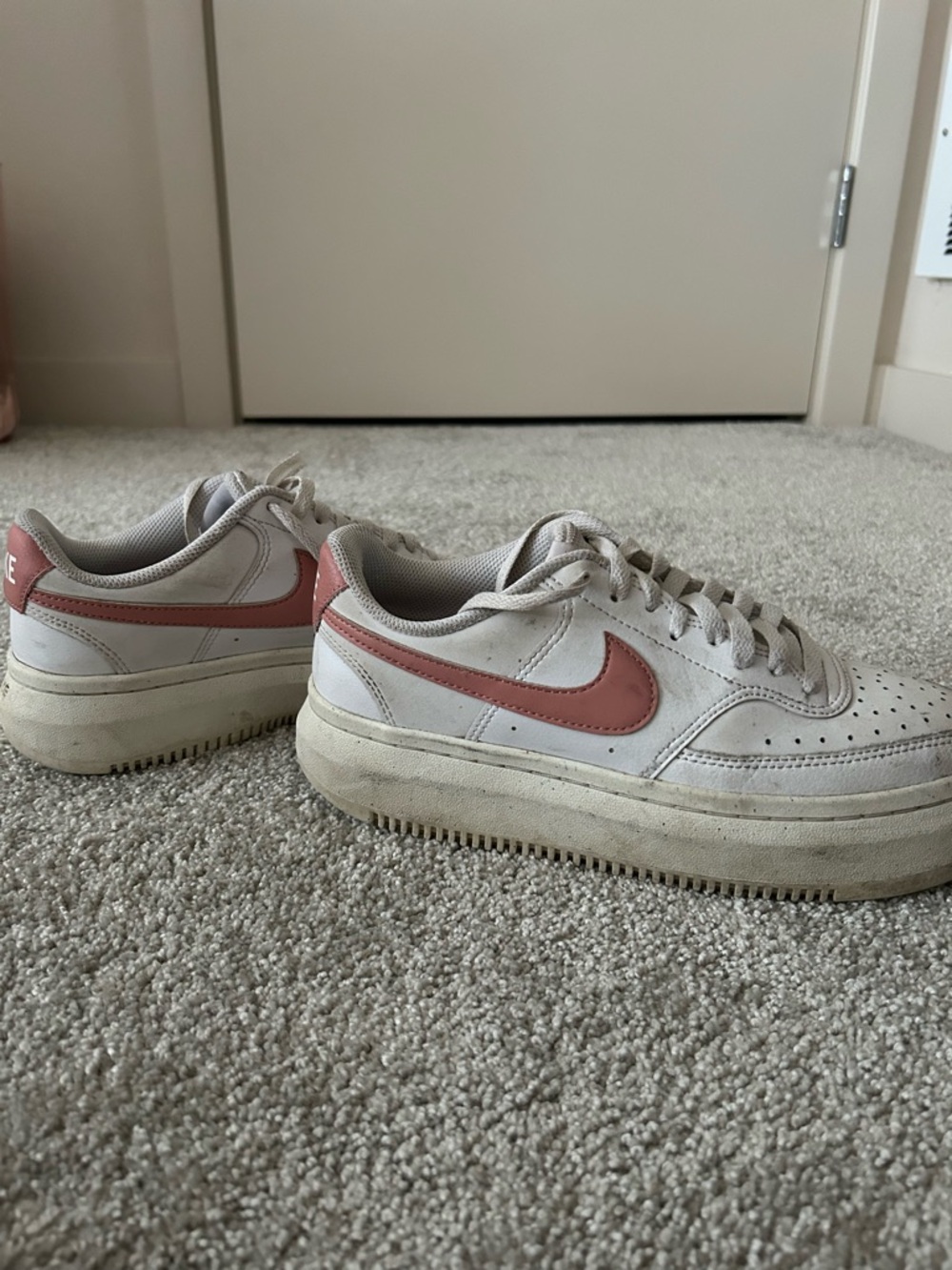 Girls Nike Sneakers in White and Dusty Pink